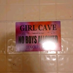 Poster board, light metal quote